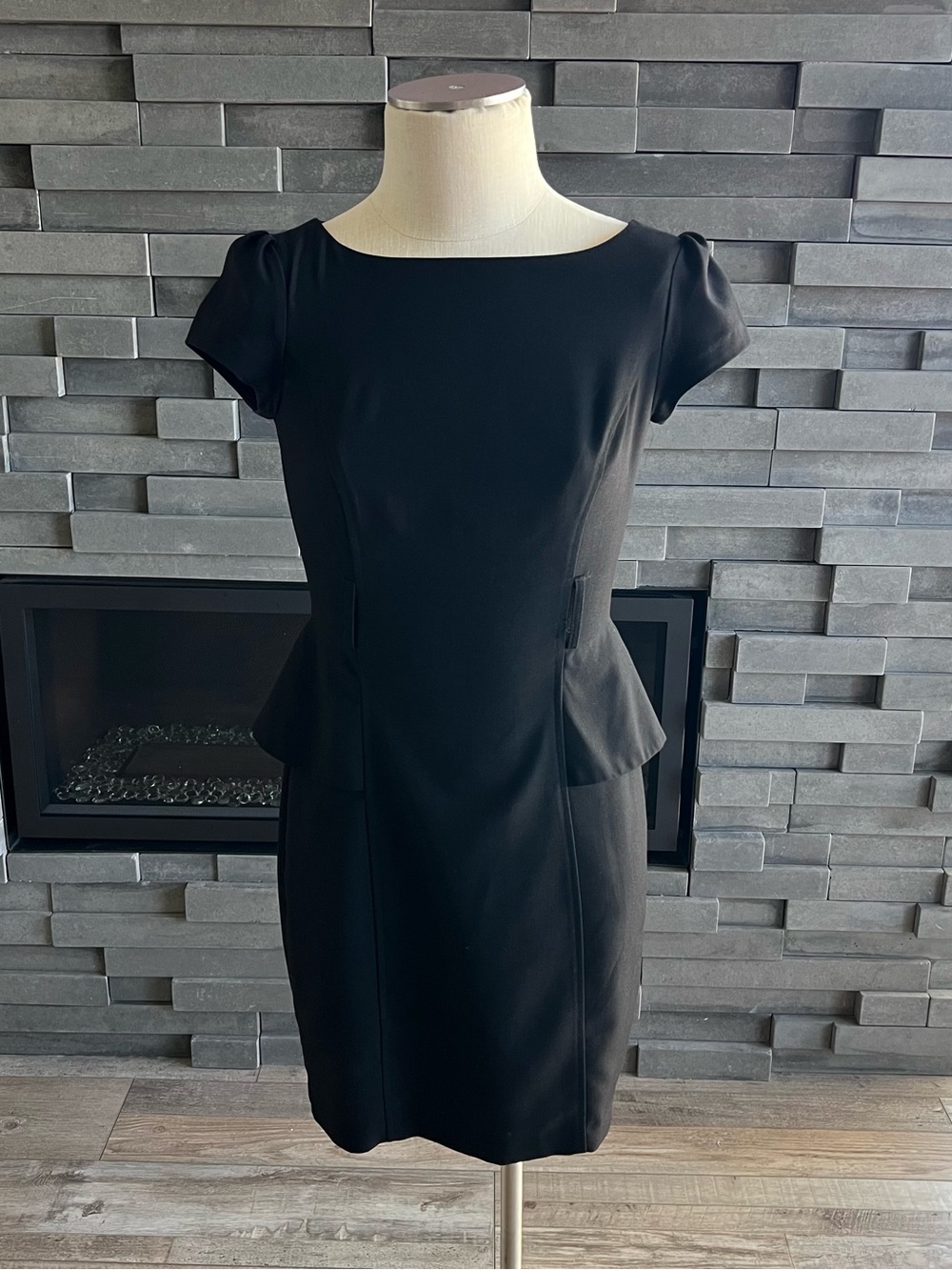 A. Buyer Black Cap Sleeve Peplum Knee-Length Dress Size 5